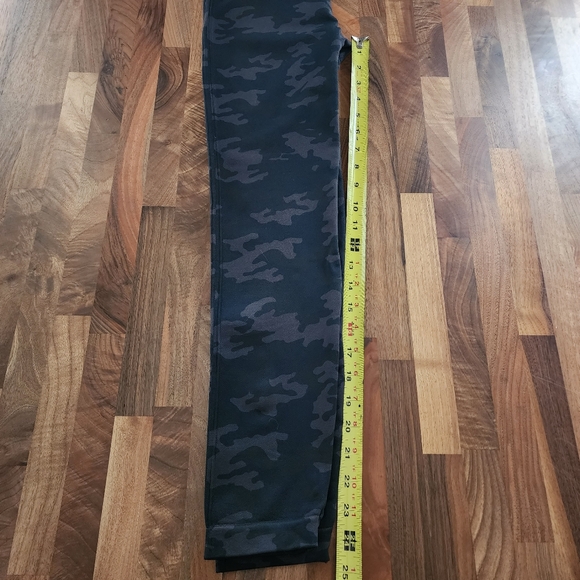 SPANX Look at Me Now High Waist Black‎ Camo Leggings Size Large - Picture 9 of 10